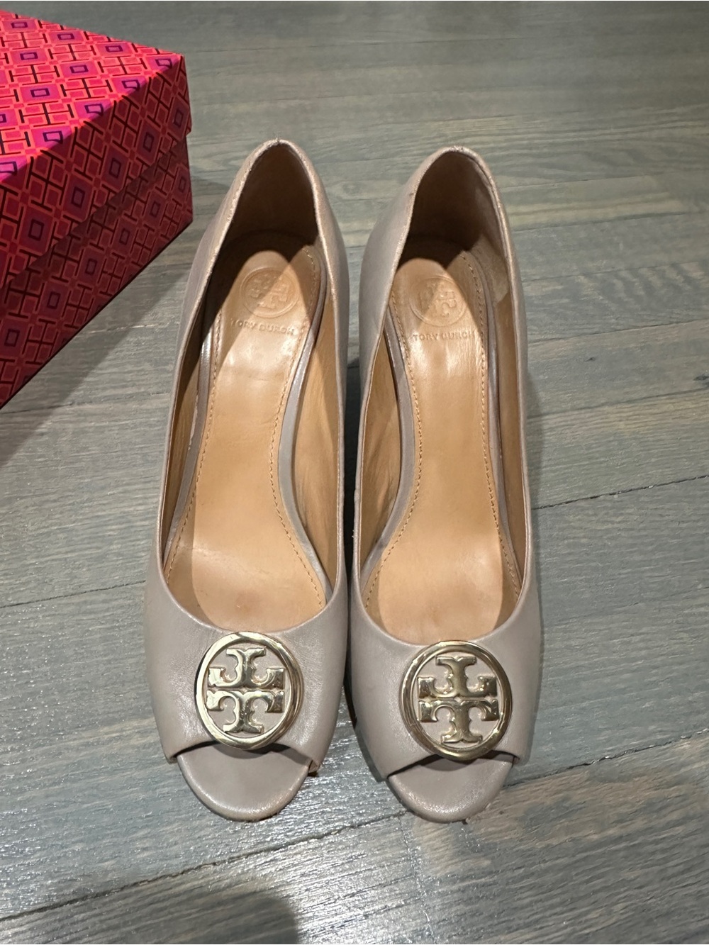 Tory Burch Women's Taupe Peep-Toe Logo wedges